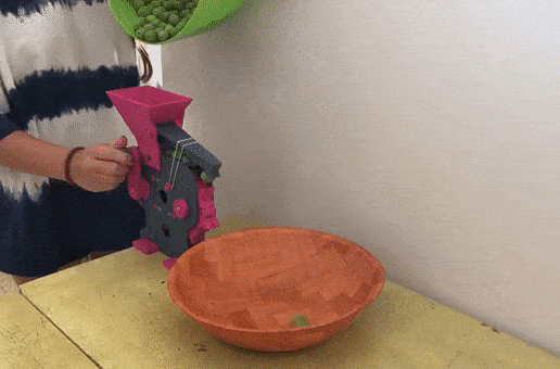 video.gif Cut olives before the pickling process