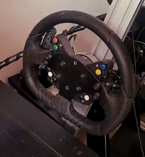 quickrelease_video.mp4 快装式方向盘支架 - 壁式或铝制驾驶舱安装