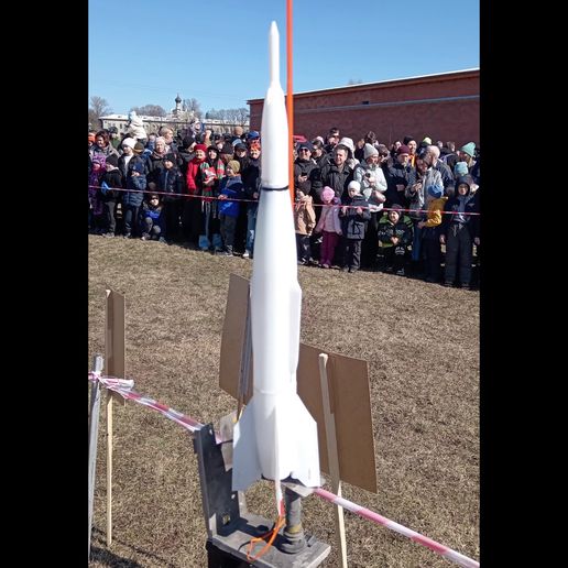 launch.mp4 R-1E flying model rocket