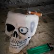SmartSelect_20221006-133142_CapCut.gif STL file Skull Ashtray, Skull with eyeball, Halloween themed, Creepy Skull, Smoking accessories, No supports・3D printing design to download