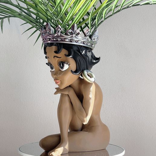 ezgif.com-animated-gif-maker.gif BETTY QUEEN PLANTER