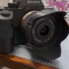 EE072A74-E0F7-4E8C-B790-C462FF11A82F.gif Functional giant camera