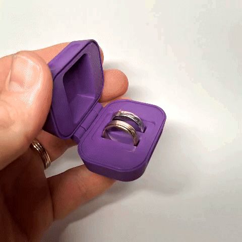 WhatsAppVideo2025-09-15at19.44.46-ezgif.com-effects.gif Ringbox mit Magnetverschluss -- Druck an Ort und Stelle