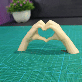 dos-manos-formando-un-corazón.gif Two hands forming a heart 🫶 | Hand of young woman | Heart with hands.