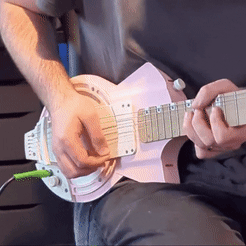ezgif.com-optimize.gif Archivo 3D Guitarra eléctrica Cateran MK2 totalmente impresa en 3D・Objeto imprimible en 3D para descargar
