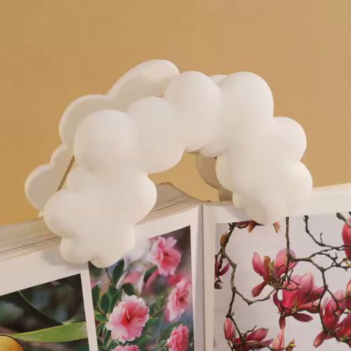 MUCHshape-Cloudclip-moneyshot_opening_03alt.mp4 Cloud Book Clip para leer con las manos libres mientras estudias y cocinas por Much-Shapeofmike