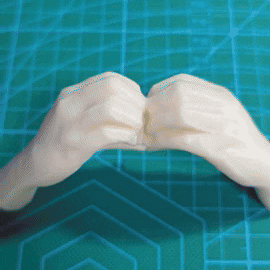 dos-manos-formando-un-corazón-3.gif Two hands forming a heart 🫶 | Hand of young woman | Heart with hands.