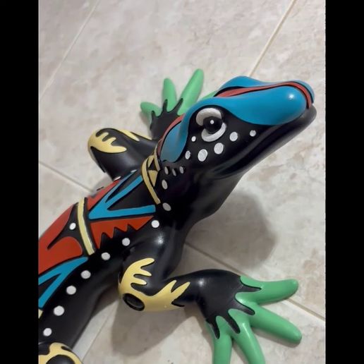 Vídeo-sin-título-‐-Hecho-con-Clipchamp-26.mp4 Multicolored lizard