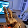 1000084894.mp4 Mano robótica motorizada imprimible en 3D - Kit DIY con servos MG90