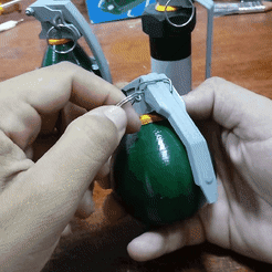 GIF-200818_203907.gif STL file 3 grenade granadas・3D printable model to download