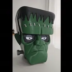 ezgif-2-e5e110bd3f.gif 3D Frankenstein Head with Animated Eyes