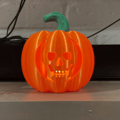 IMG_7989.gif STL file Skull Jack-O-Lantern Pumpkin Light Up with Bottom Closure・3D printing template to download