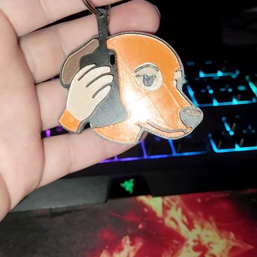 VID_20250808_133823_1.mp4 📱🐶 Chaveiro Meme Dog on Phone - Impressão multicolorida no local