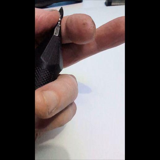 Hex-snap-video.mp4 Compact magnetic Hex driver