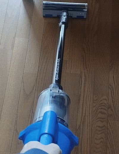 VID_20251003_1225221-ezgif.com-resize.gif Poignée ergonomique pour le Dyson V12