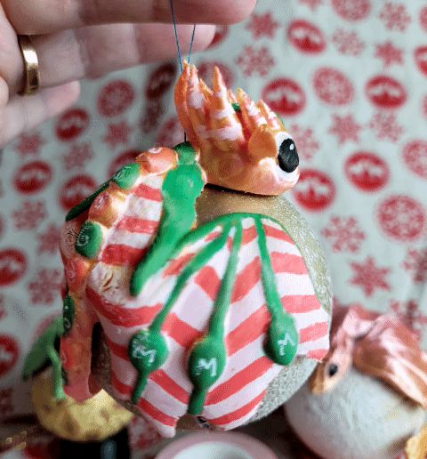 20221026_115737gif.gif Hugging dragon ornaments