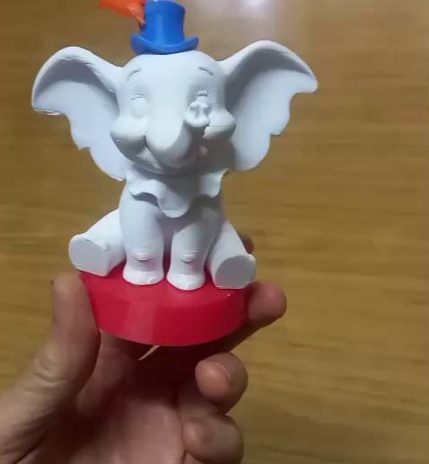 WhatsApp-Video-2025-10-28-at-10.52.42.mp4 Elefante estilo Dumbo