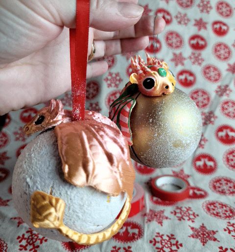 20221026_115932gif.gif Hugging dragon ornaments