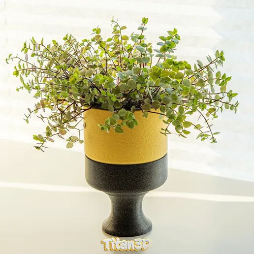 1g.gif Planter with Hidden Compartment