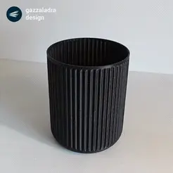 06.gif Trash can with swing lid