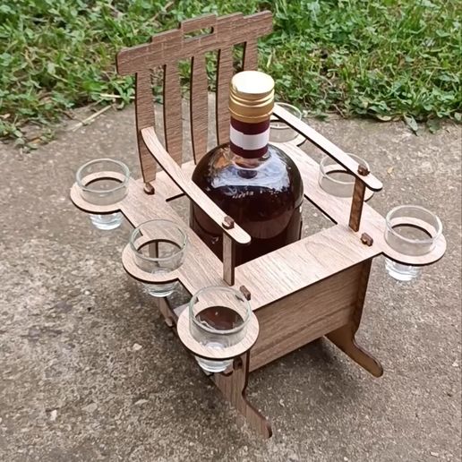 0-02-05-20ad5bc69676761718bc86fcccc885f774e110a58c85072b1e9eed6a98a8fd33_fbcbfe98df50b0b7.mp4 Cadeira de baloiço para garrafas e copos de shot, DXF