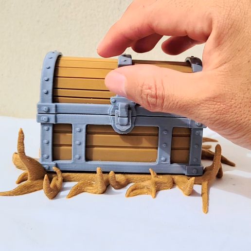 20250409_093600.mp4 PIRATE CHEST WITH TENTACLES