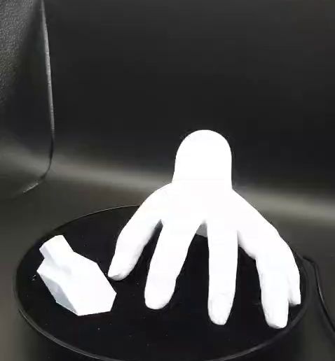 La mano extensible: una mano que puede fijarse a la pared para sujetar ...