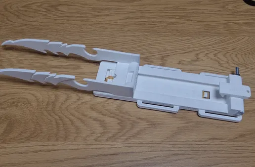 ezgif.com-gif-maker-21.gif Коготь хищника - Наручный клинок