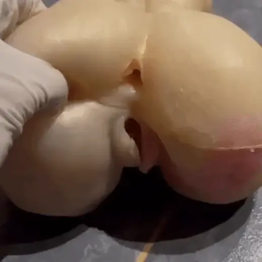 Балкондағы қыздардың жалаңаш суреттері