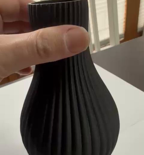 Vase_rund_schmal-1.mp4 Jarrón redondo con ondas