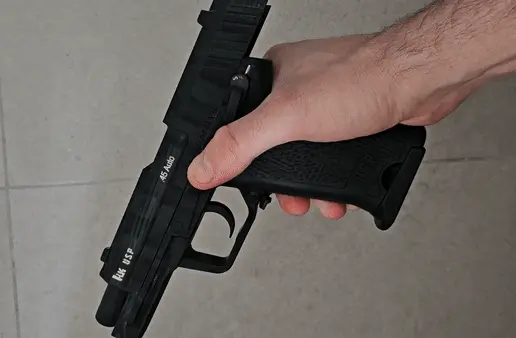 ezgif-7-3eaa5a48b5.gif USP 45 counter strike gun replica