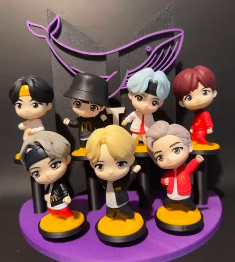 WhatsApp-Video-2025-11-16-at-6.22.13-PM.mp4 Expositor BTS - Whalien 52Edition - Impressão 3D multicolorida