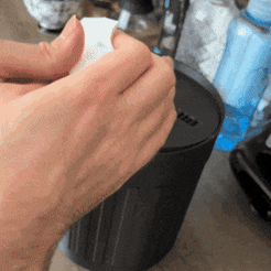 ezgif-4-25b4af8a90-1-1.gif STL file trash can with swing lid - Cool and simple・3D print design to download