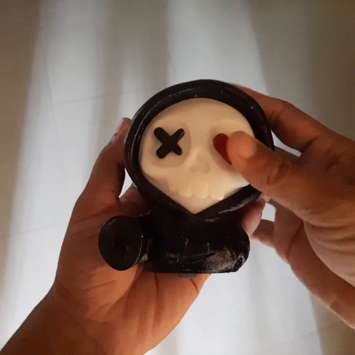 grim-reaper-3-3mf.mp4 Urban Vibe Sensenmann Figur mit Sarg Box - Multicolor 3D-Druck Modell (STL & 3MF