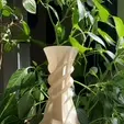 twist-gif.gif Modern twisted flower vase - Twisted wierd design vase